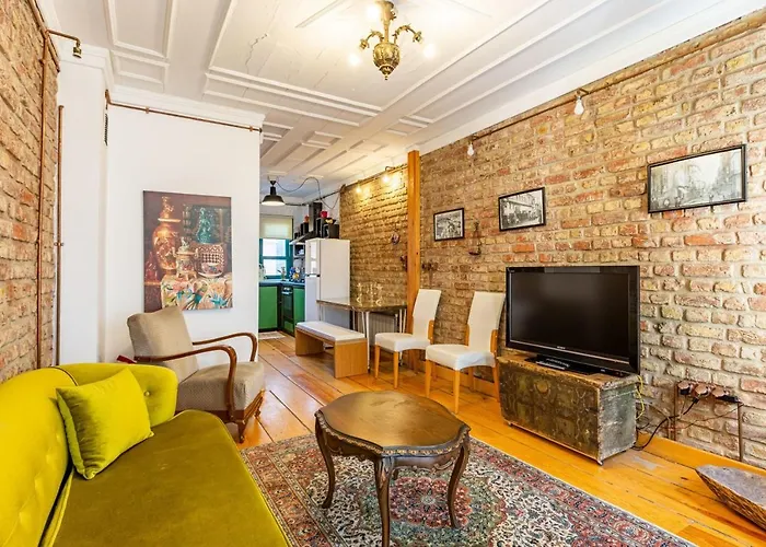 Historic House Near Popular Landmarks In Balat