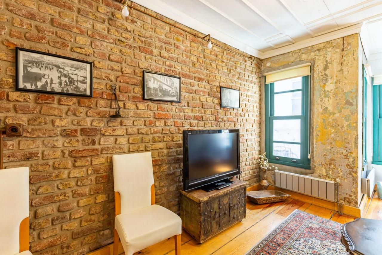 Historic House Near Popular Landmarks In Balat *