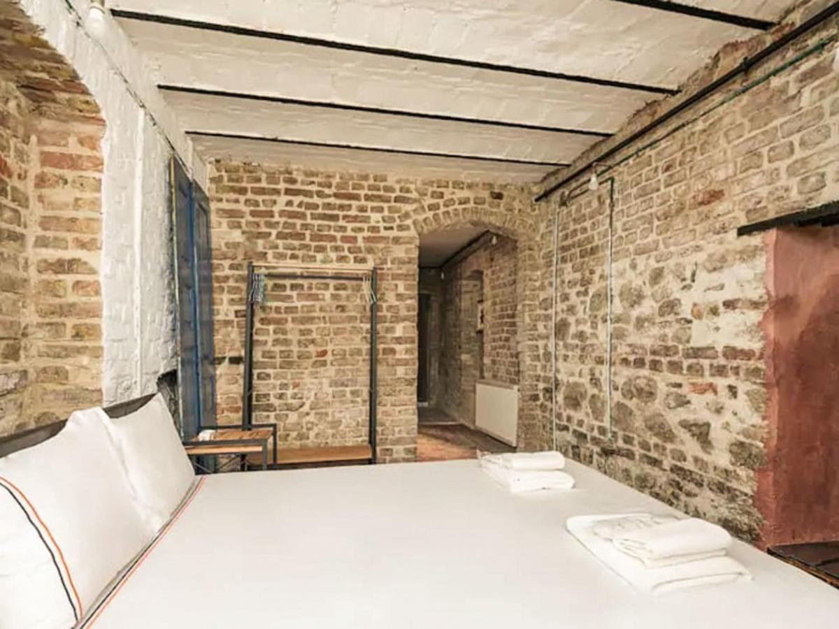 Historic House Near Popular Landmarks In Balat