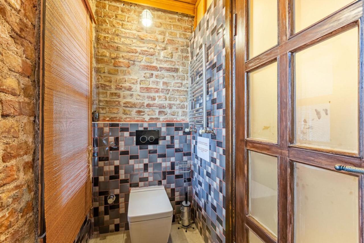 Villa Historic House Near Popular Landmarks In Balat Istanbul