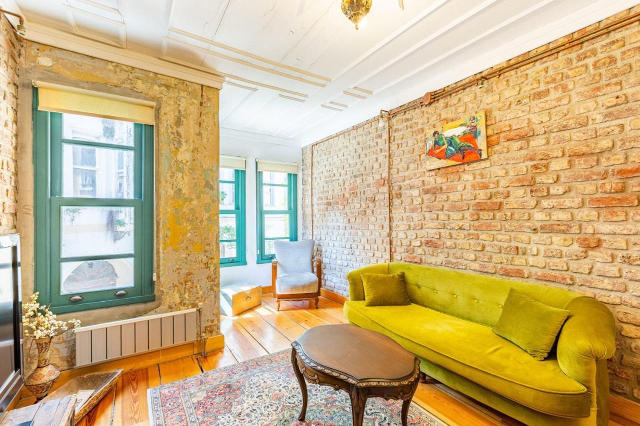 Historic House Near Popular Landmarks In Balat Istanbul